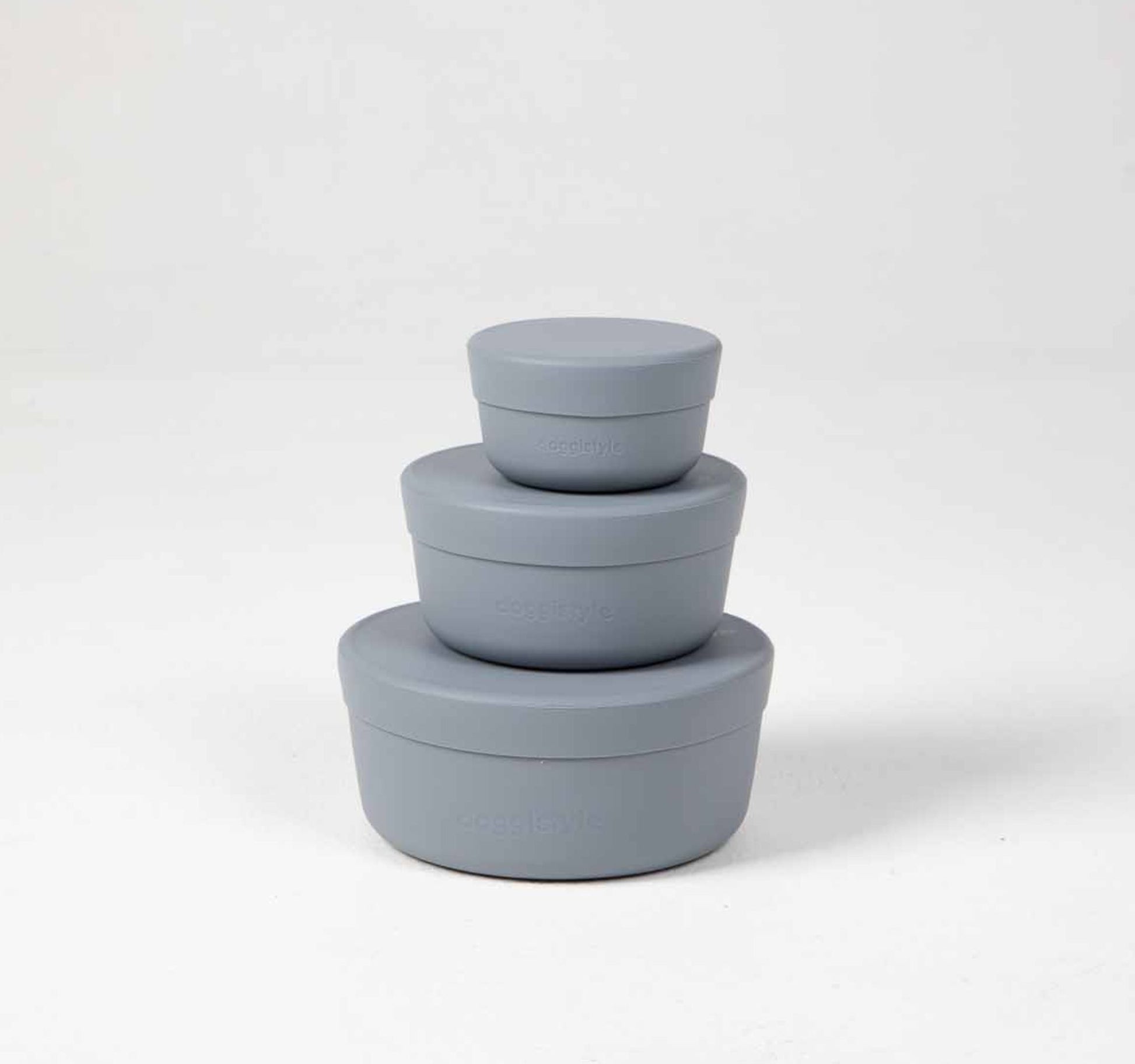 100% food grade silicone dog food storage nesting containers in three sizes 150ml, 350ml and 750ml in blue.