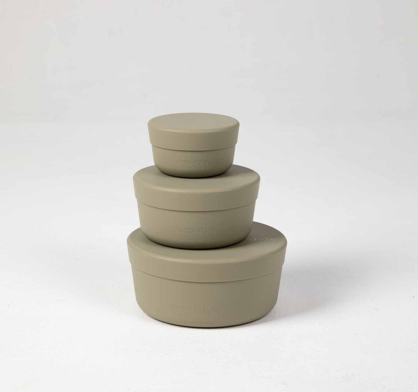 100% food grade silicone dog food storage nesting containers in three sizes 150ml, 350ml and 750ml in green.