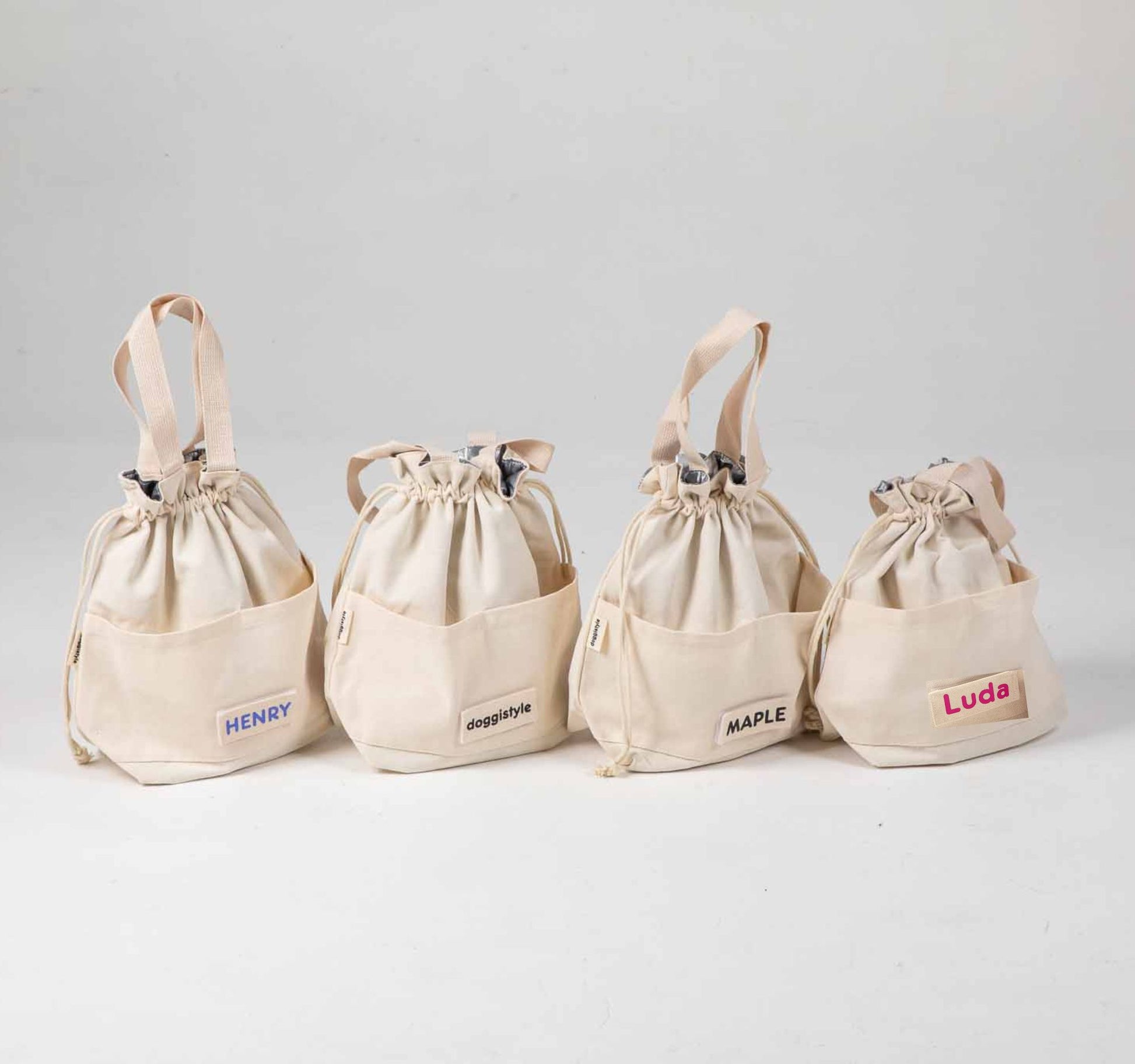 The different options for the lunch cooler bag for dogs that travel.