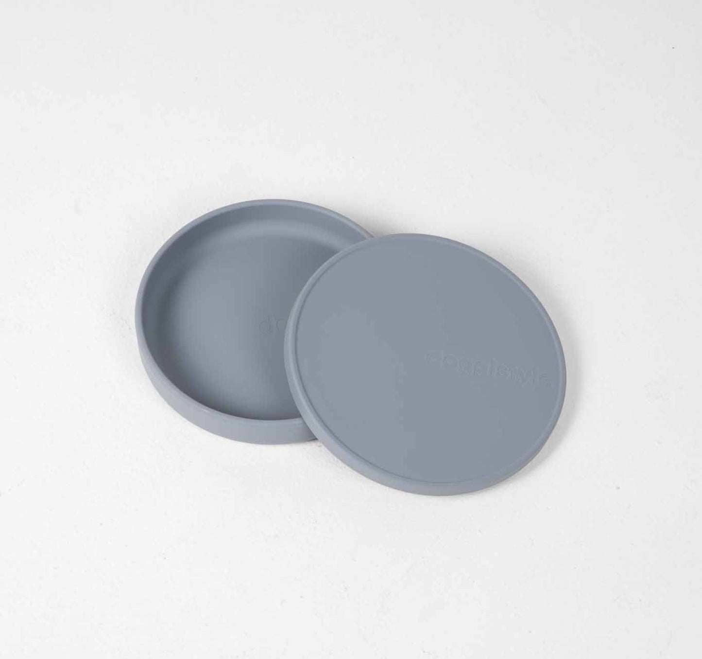 450ml non-slip, silicone dog food bowl with a secure, leak and smell-proof lid in blue.